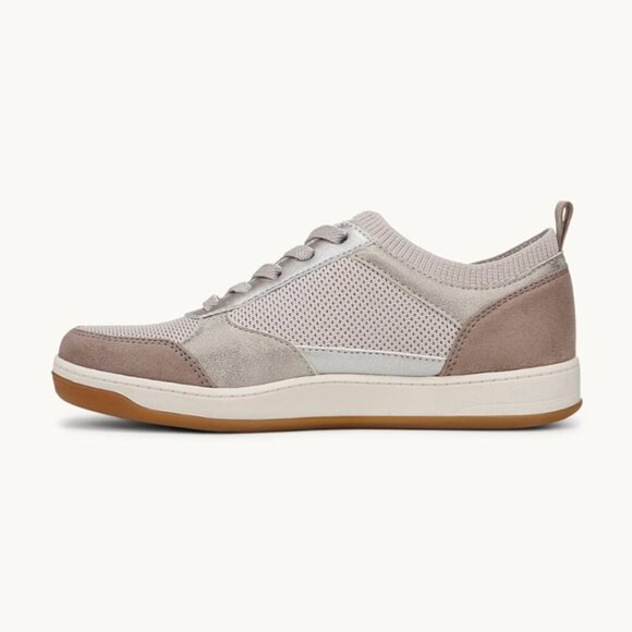 Amazon.com | BZees Womens Dynamic Barely Beige 6 M | Fashion  Bzees Dynamic Slip On Sneaker (WIDE)
